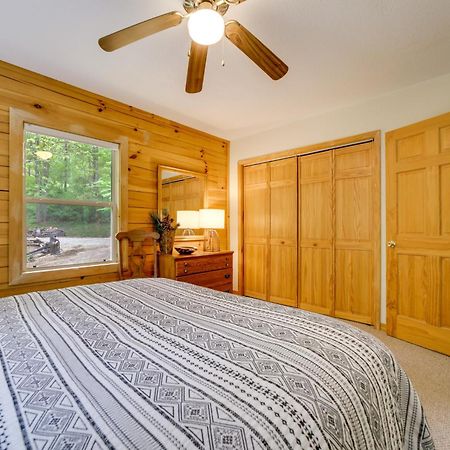 Peaceful Smoky Mountain Cabin With Deck And Fire Pit! 韦恩斯维尔 外观 照片