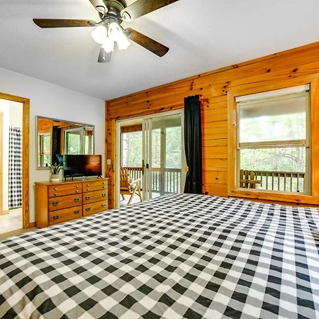 Peaceful Smoky Mountain Cabin With Deck And Fire Pit! 韦恩斯维尔 外观 照片
