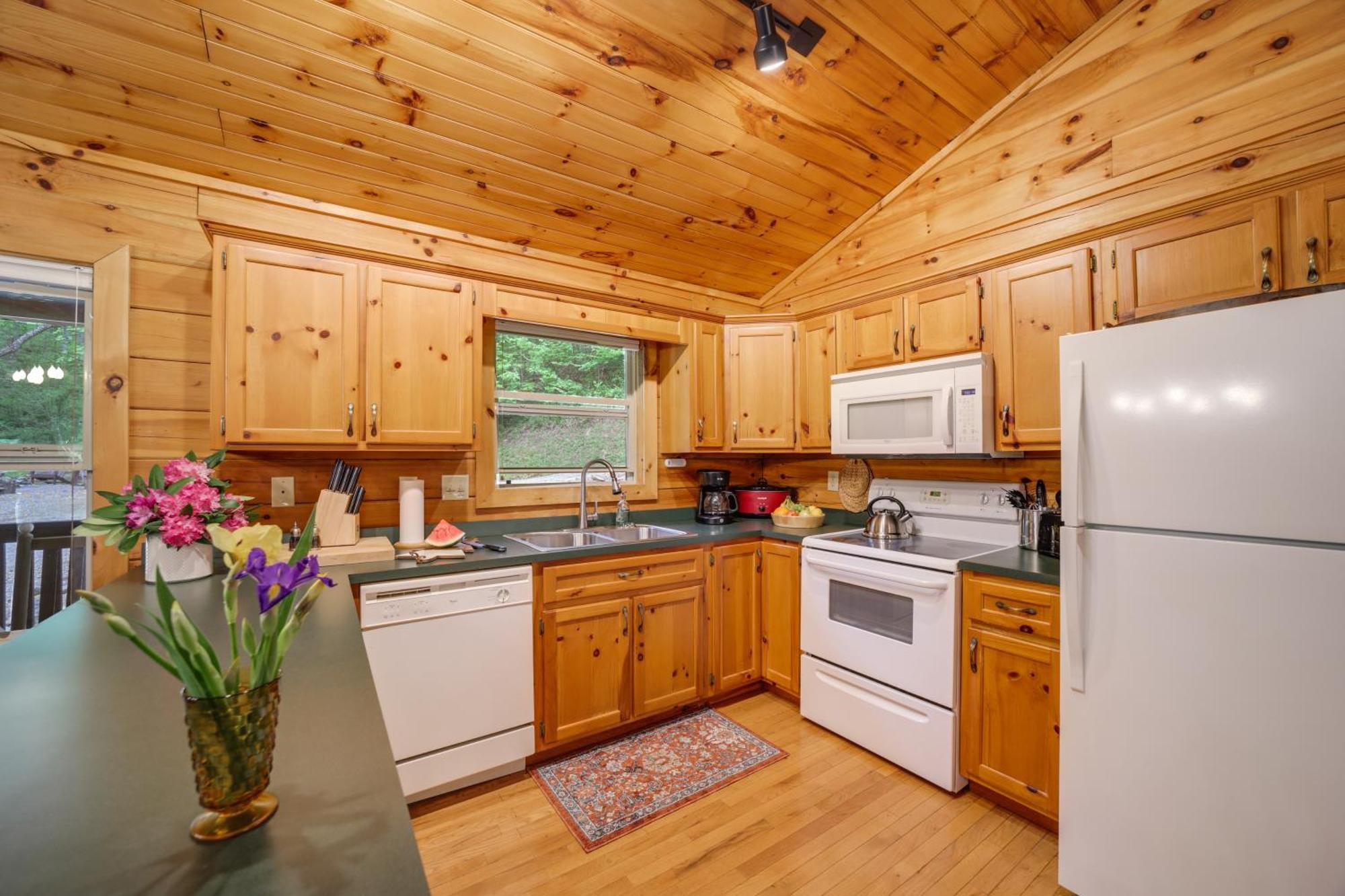 Peaceful Smoky Mountain Cabin With Deck And Fire Pit! 韦恩斯维尔 外观 照片