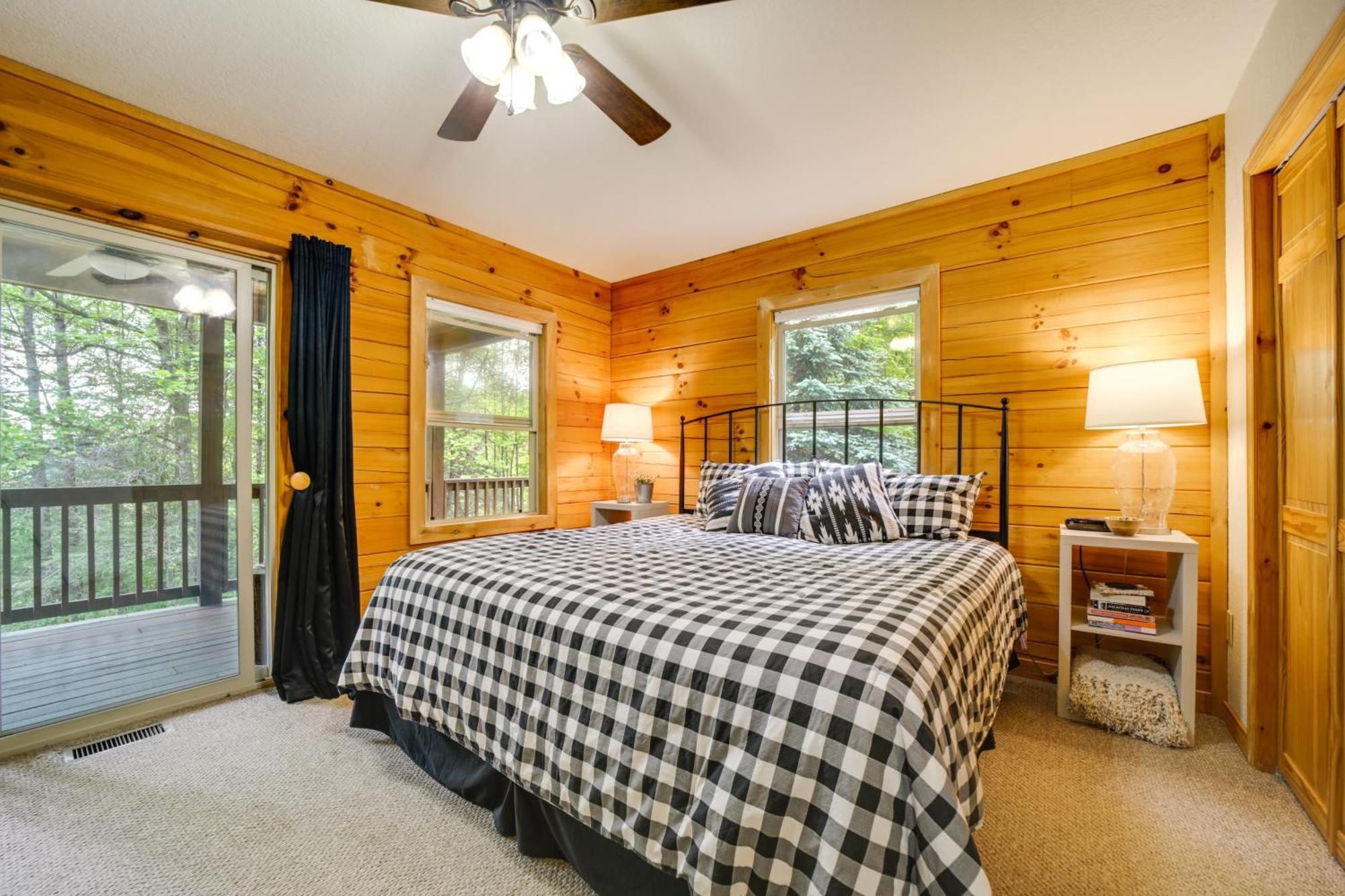 Peaceful Smoky Mountain Cabin With Deck And Fire Pit! 韦恩斯维尔 外观 照片