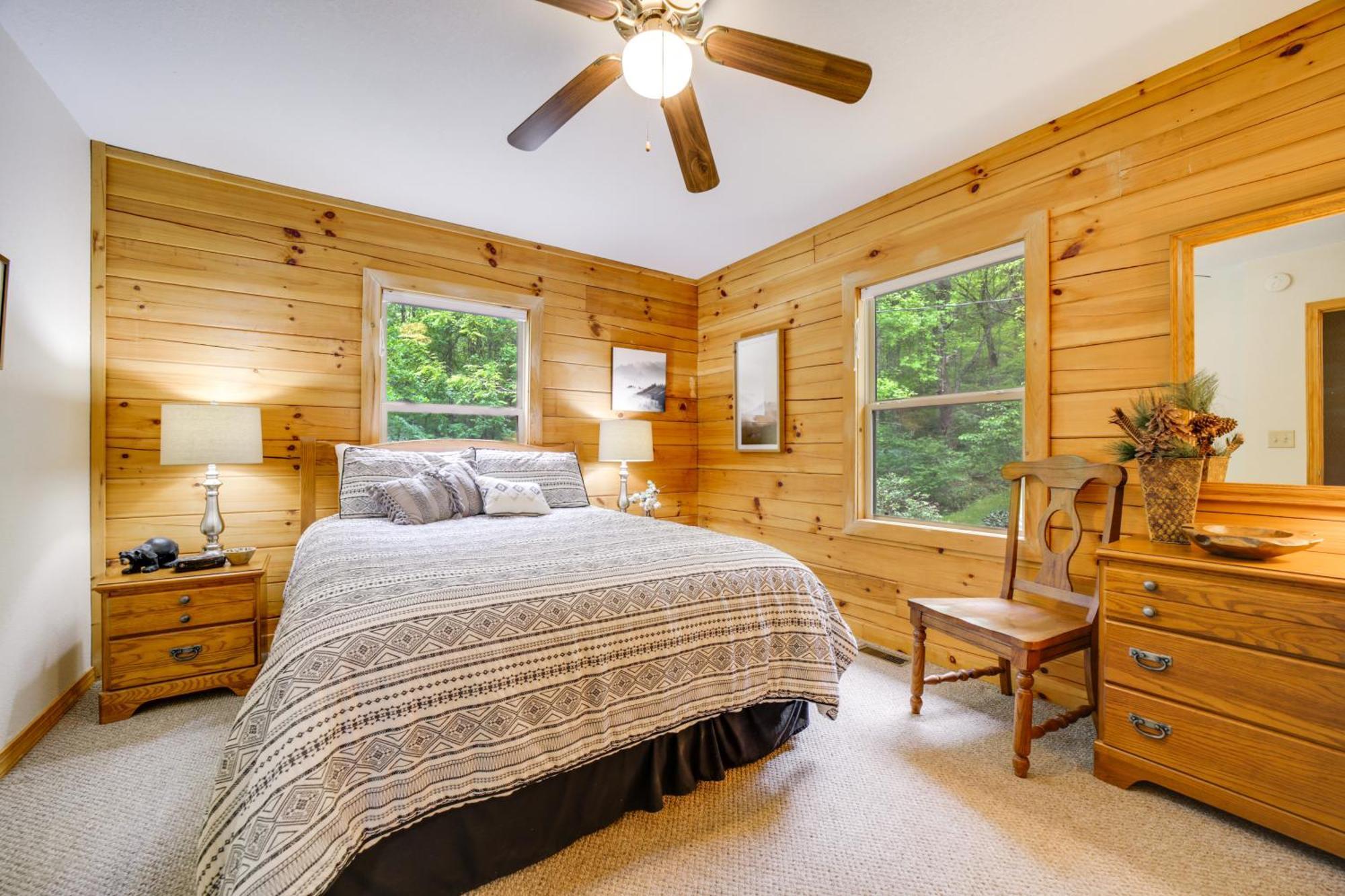Peaceful Smoky Mountain Cabin With Deck And Fire Pit! 韦恩斯维尔 外观 照片