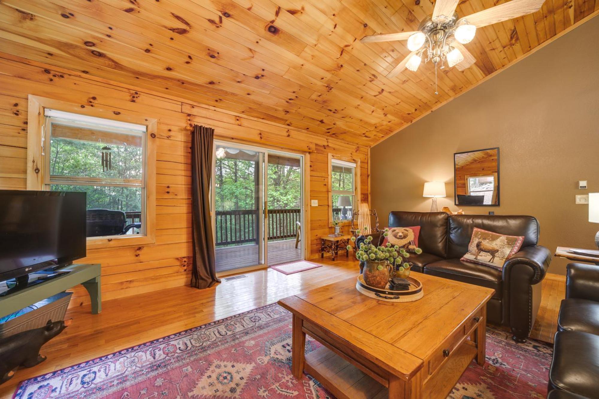 Peaceful Smoky Mountain Cabin With Deck And Fire Pit! 韦恩斯维尔 外观 照片