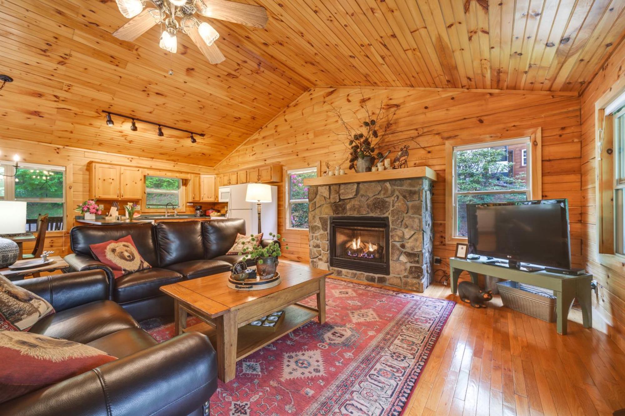 Peaceful Smoky Mountain Cabin With Deck And Fire Pit! 韦恩斯维尔 外观 照片