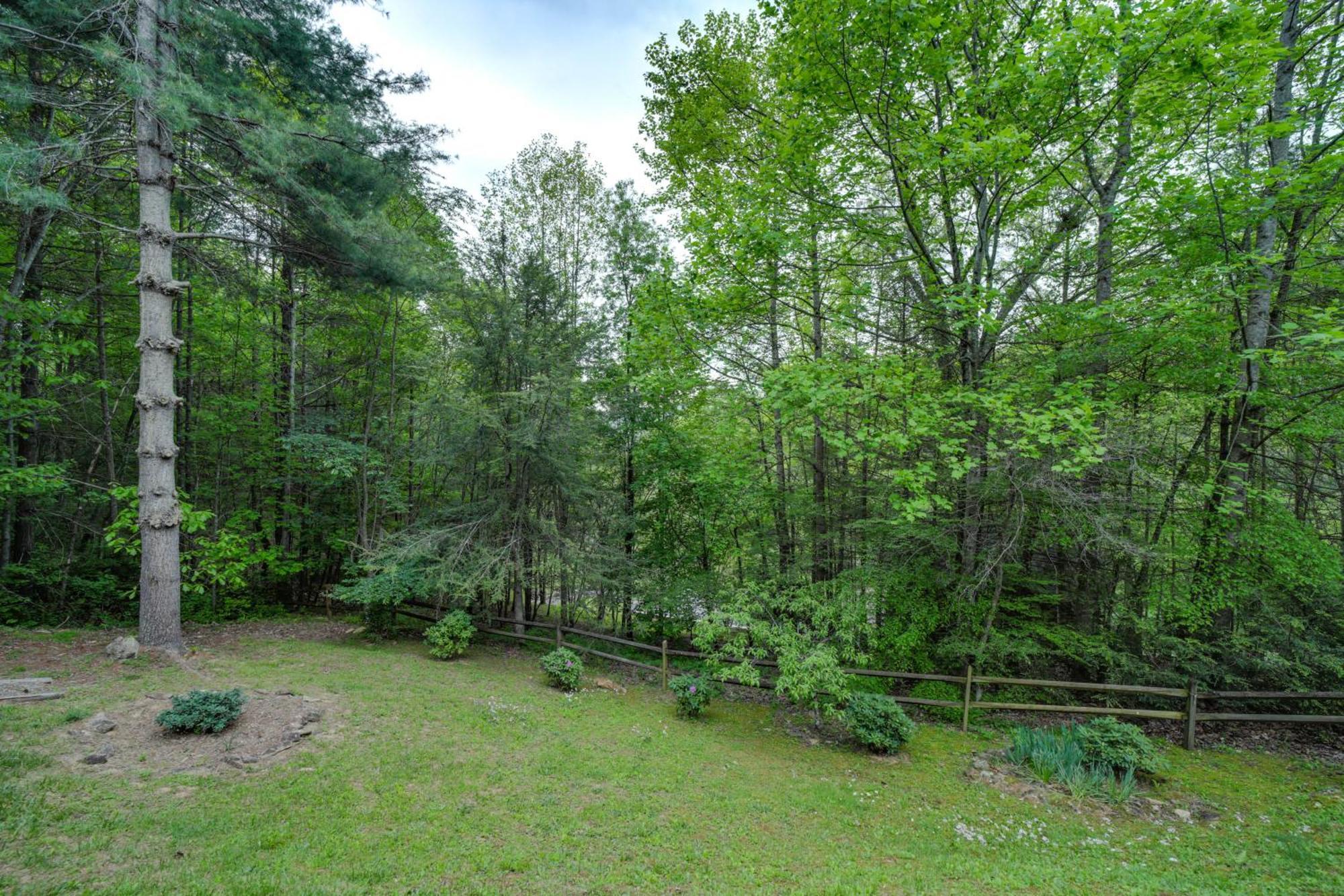 Peaceful Smoky Mountain Cabin With Deck And Fire Pit! 韦恩斯维尔 外观 照片