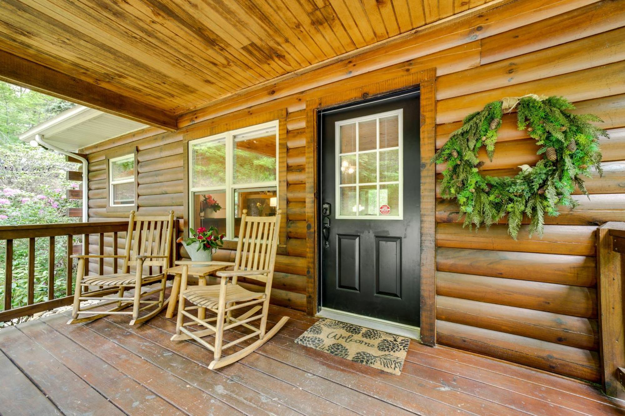 Peaceful Smoky Mountain Cabin With Deck And Fire Pit! 韦恩斯维尔 外观 照片