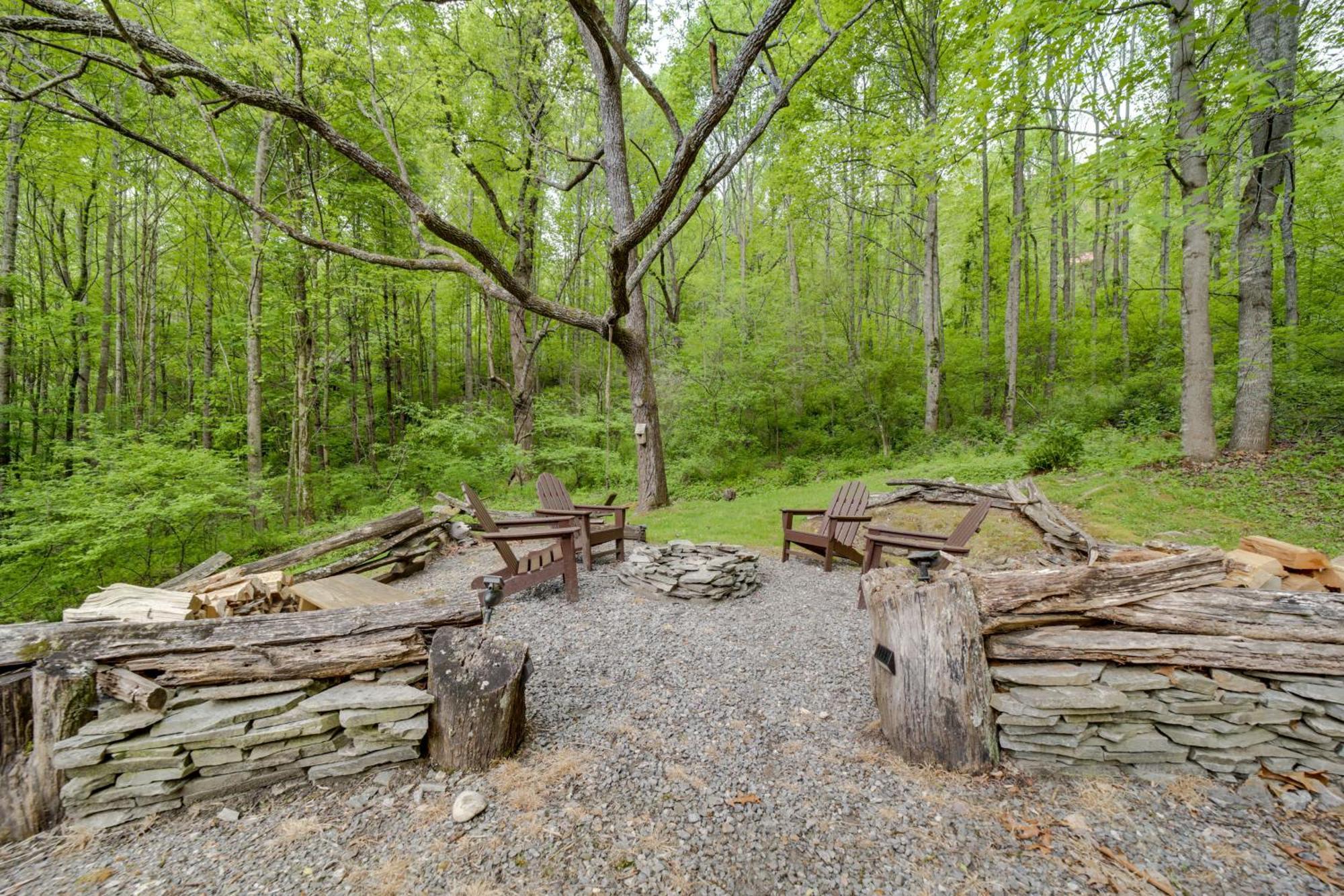 Peaceful Smoky Mountain Cabin With Deck And Fire Pit! 韦恩斯维尔 外观 照片