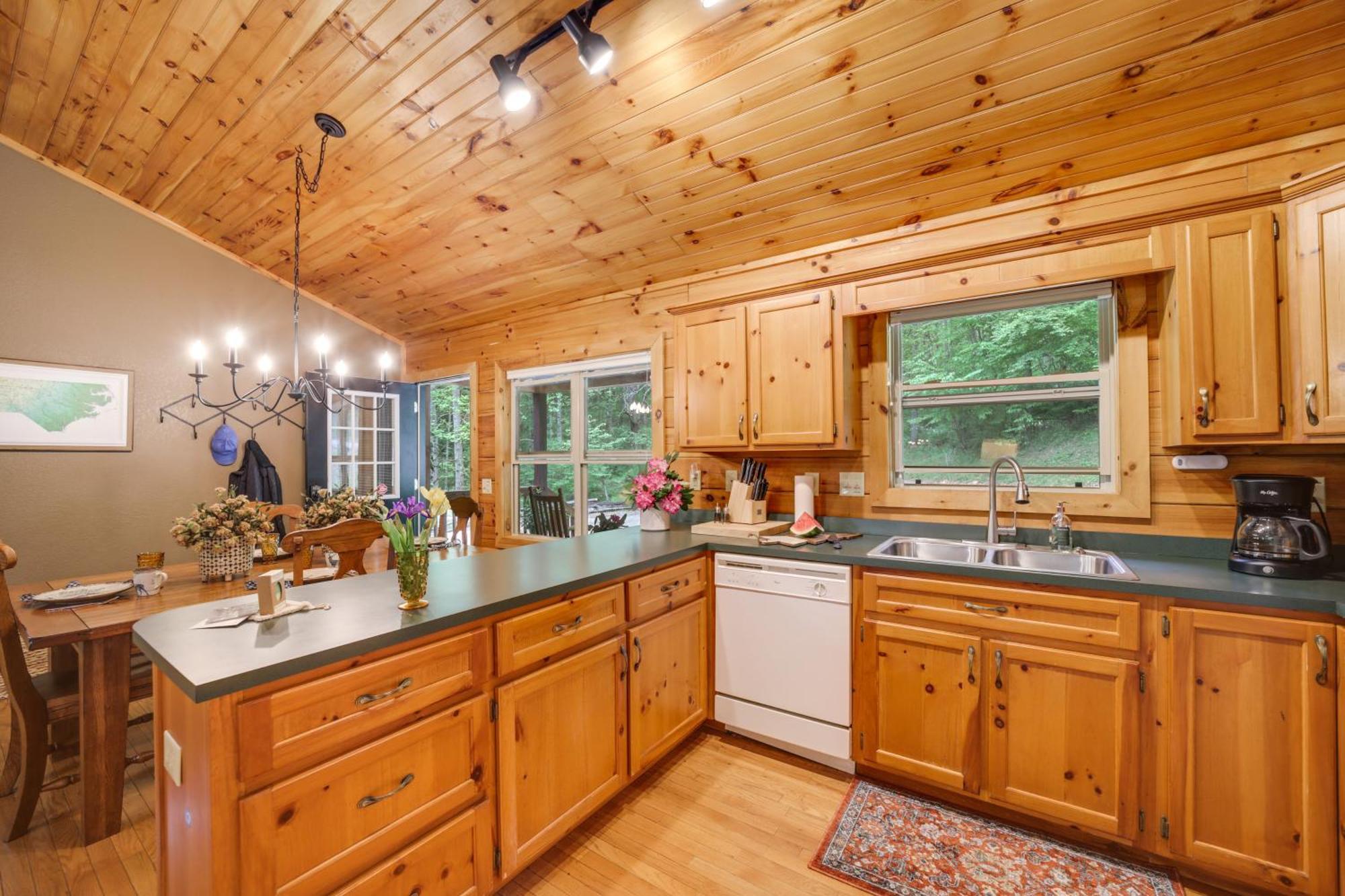 Peaceful Smoky Mountain Cabin With Deck And Fire Pit! 韦恩斯维尔 外观 照片