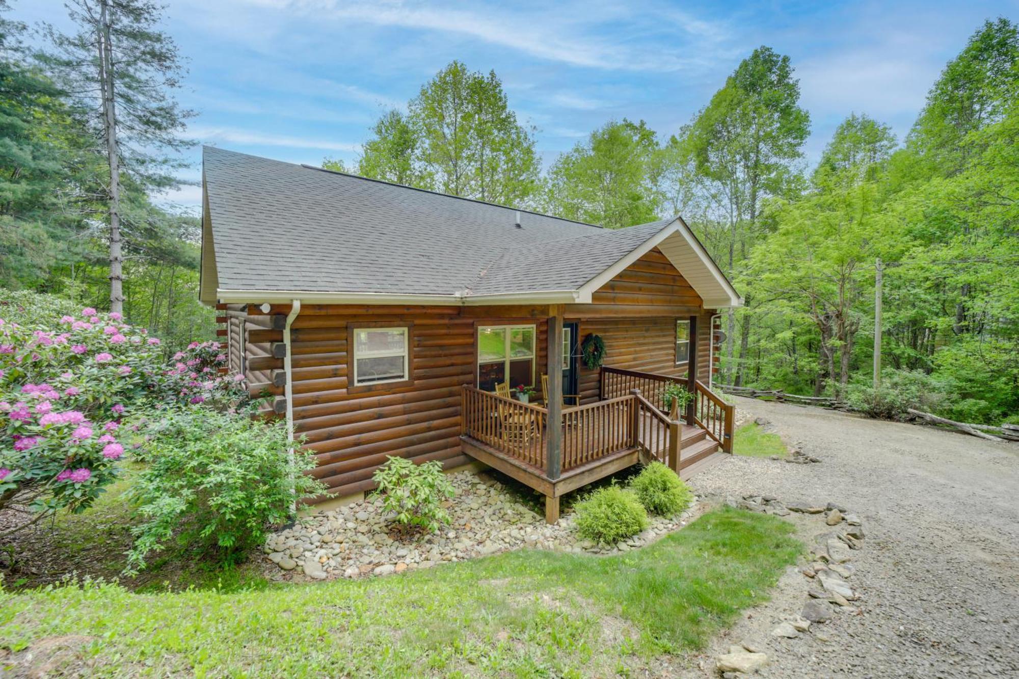 Peaceful Smoky Mountain Cabin With Deck And Fire Pit! 韦恩斯维尔 外观 照片