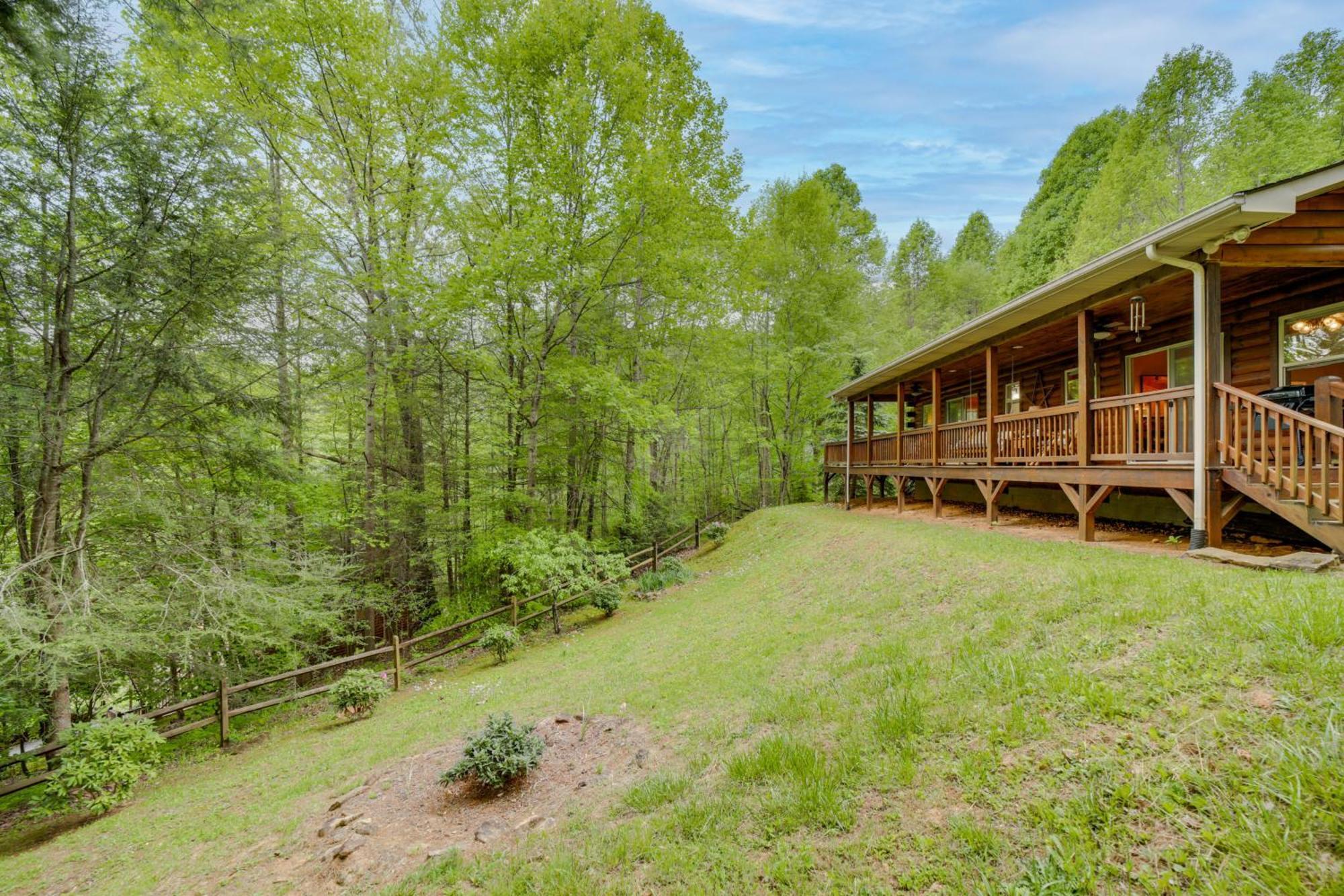 Peaceful Smoky Mountain Cabin With Deck And Fire Pit! 韦恩斯维尔 外观 照片