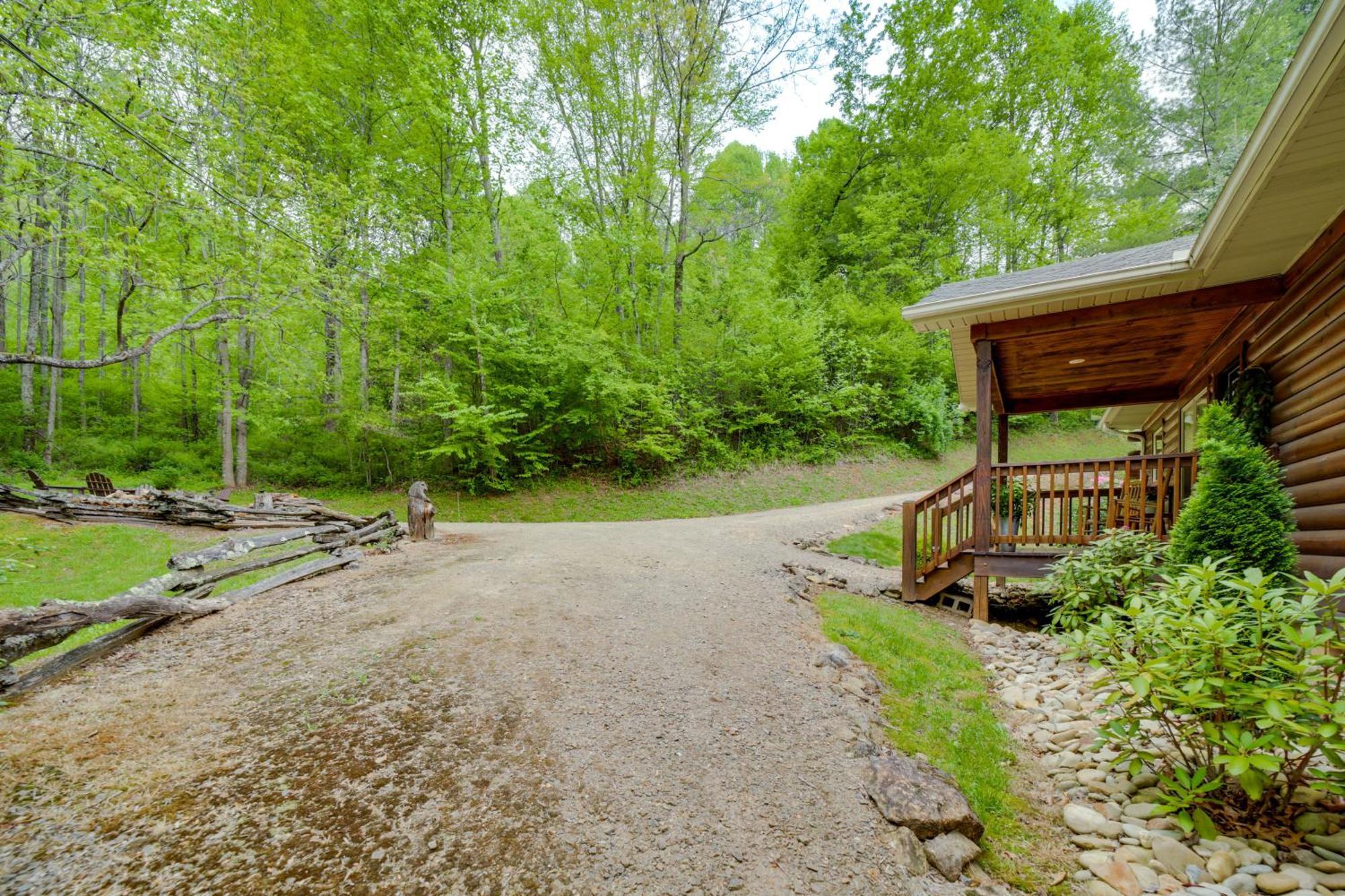 Peaceful Smoky Mountain Cabin With Deck And Fire Pit! 韦恩斯维尔 外观 照片